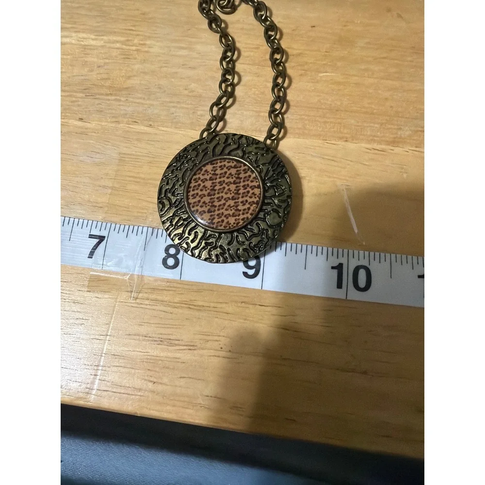N/A round pendant
